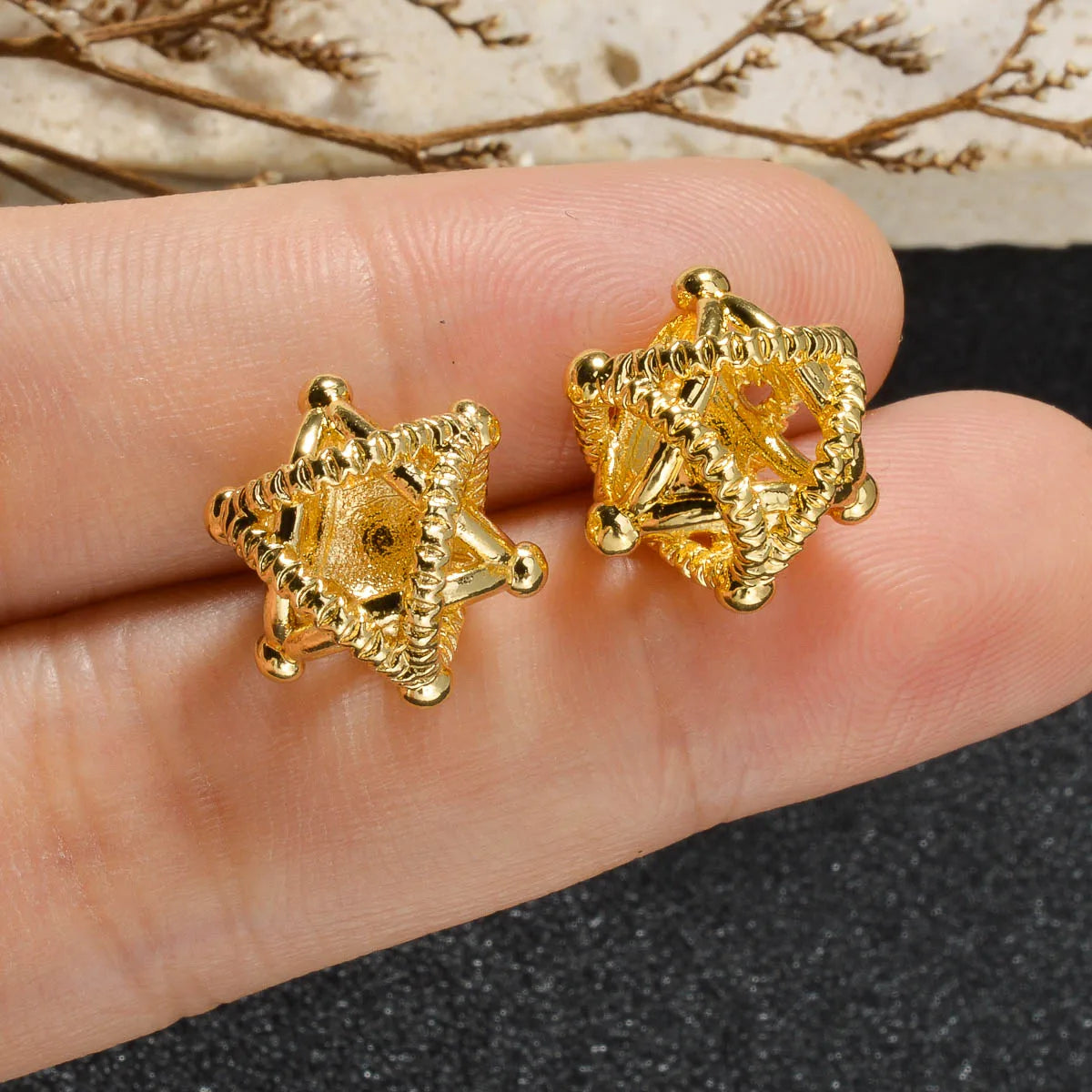 Boucles d'Oreilles Cyclone Goudronné 1,3cm  — Plaqué Or 18 Carats